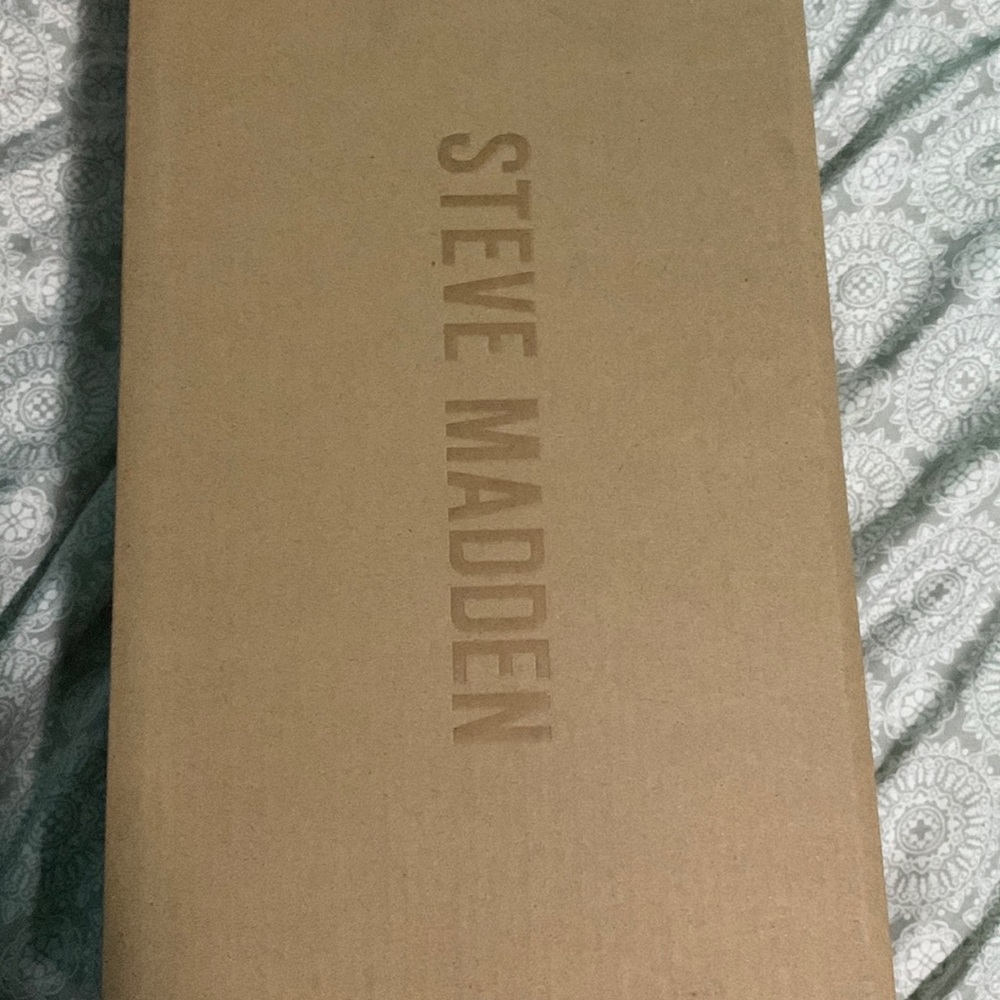 Brand new never worn Steve Madden